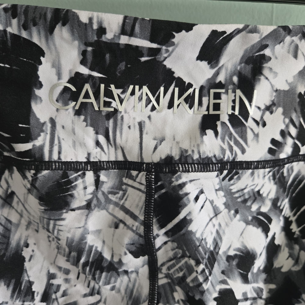 Calvin Klein Black & White Abstract Print Bike Shorts Size Large - Picture 3 of 10